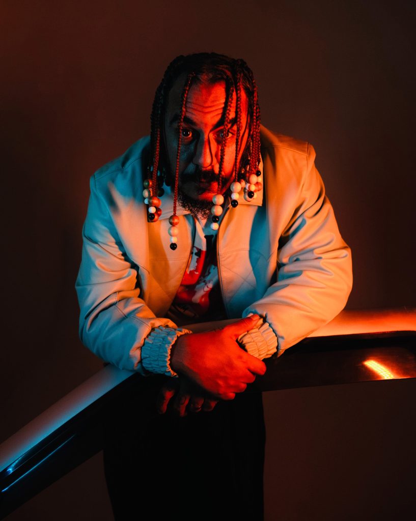 Marcelo D2 vai na fonte do Fundo de Quintal e encara ‘Delegado Chico Palha’ na parte 2 de disco de samba tradicional