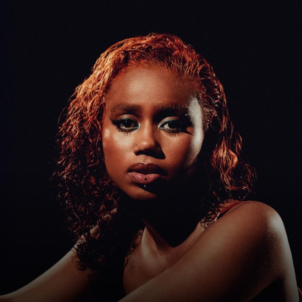 Melly estende álbum ‘Amaríssima’ com remixes, músicas inéditas e Duda Beat