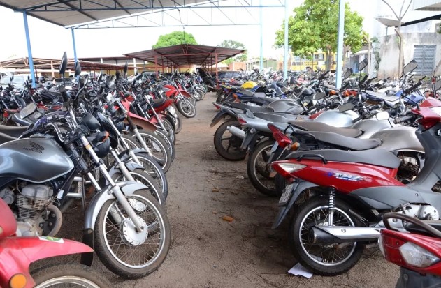 Detran leiloa mais de 380 veículos com lances iniciais a partir de R$ 50; saiba como participar