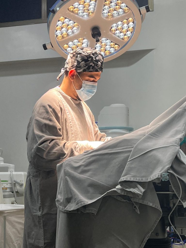 Dedicação à comunidade e gratidão: médico que se formou com a ajuda de doações decidiu atuar na cidade natal