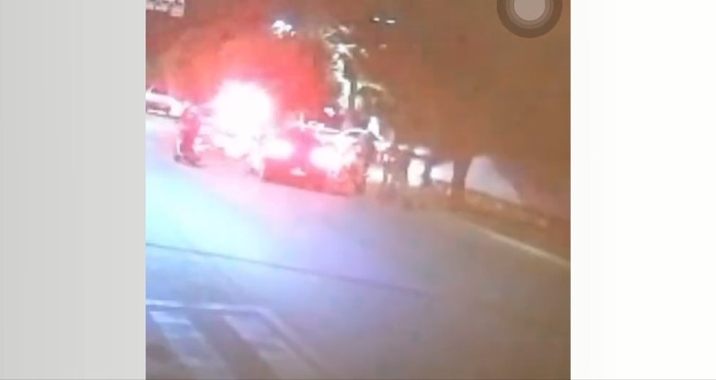 VÍDEO: Homens são agredidos com socos e chutes durante abordagem policial por infração de trânsito