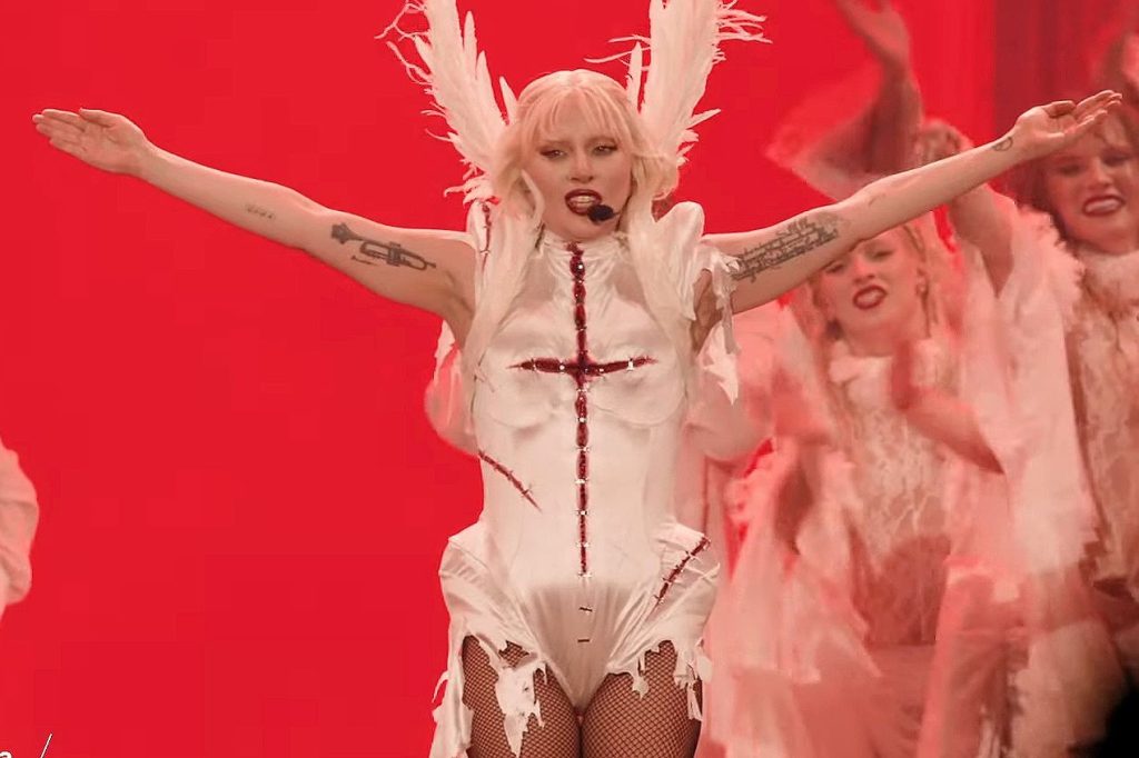 É #FAKE que Lady Gaga chegou ao Rio com escolta da Polícia Rodoviária Federal