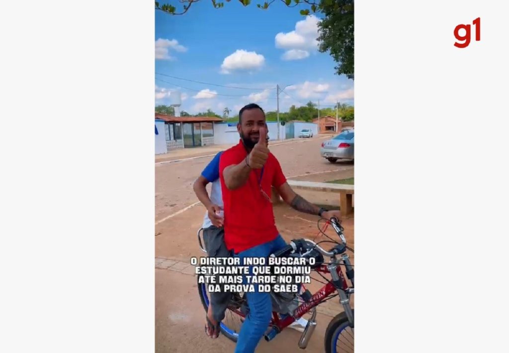Diretor usa bicicleta motorizada para buscar aluno em casa no interior do Tocantins e vídeo viraliza: ‘Ir onde for preciso’