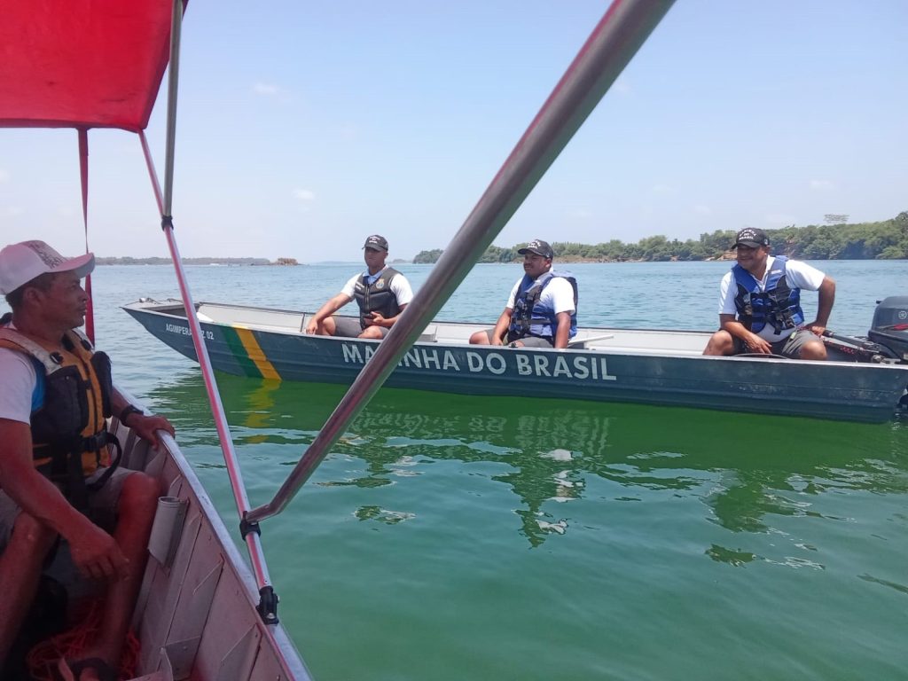 Dois homens desaparecem após embarcação afundar com motos e passageiros no Rio Tocantins