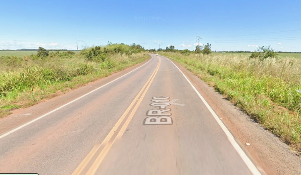 Carro capota e deixa pelo menos uma pessoa morta e feridos na BR-010
