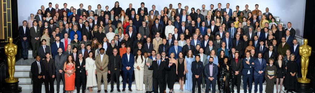 Wagner Moura e Kleber Mendonça Filho aparecem em foto oficial dos indicados ao Oscar; veja imagem
