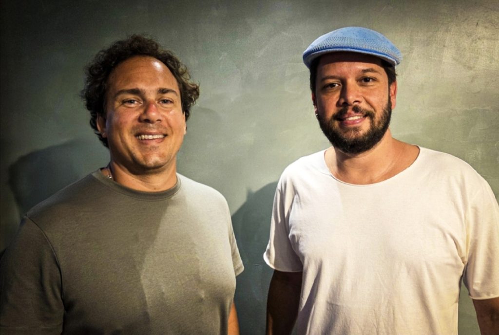 Leandro Fregonesi e Raul DiCaprio unem vozes, parcerias, bagagens e vivências cariocas no álbum ‘Nós por nós’