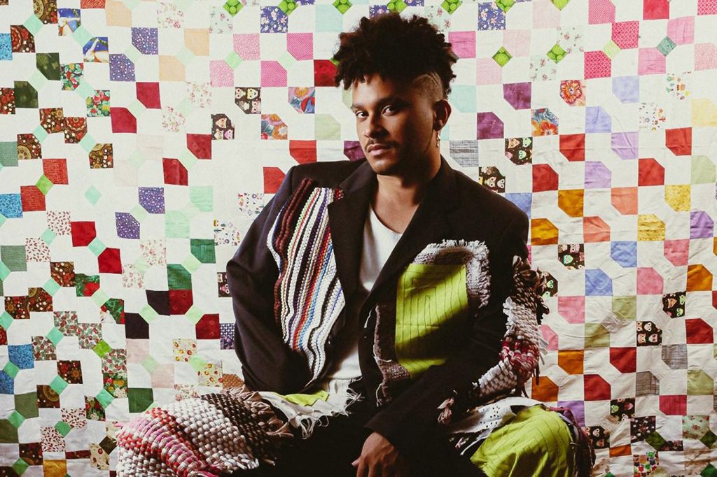 Baixista prodígio, Michael Pipoquinha prepara álbum autoral em que canta Djavan e faz feat com Juliana Linhares