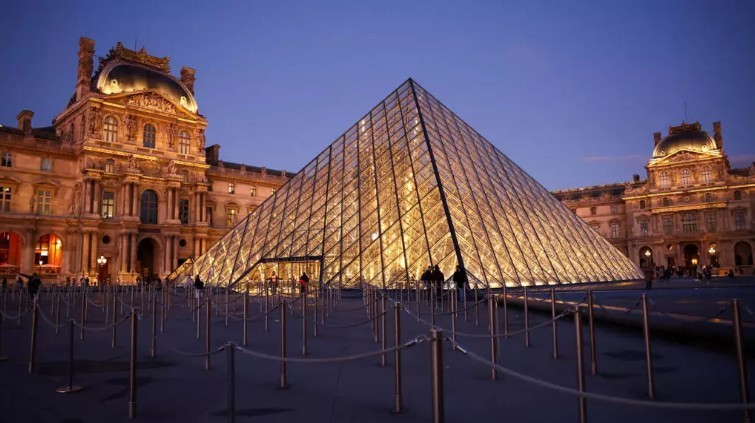 Roubo no Museu do Louvre, em Paris, vai virar filme e série documental