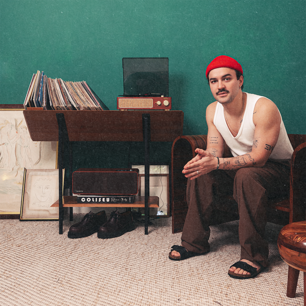 Filipe Toca enlaça memórias afetivas em álbum guiado pela doçura nordestina