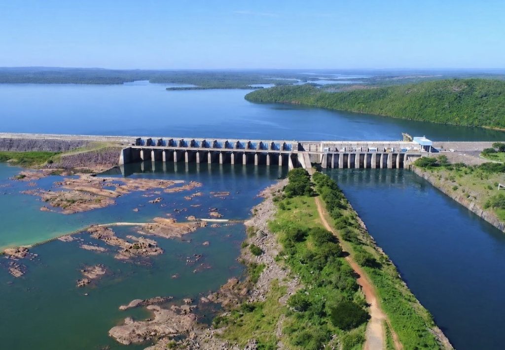 Conheça lago no TO em que mergulhador encontrou casa e maquinários submersos